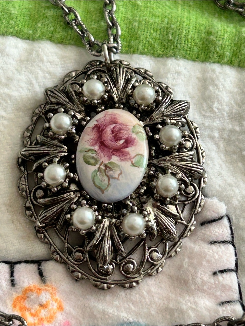 Vintage-Style Silver Floral Portrait Pendant Necklace with Pearls - Pink Rose
